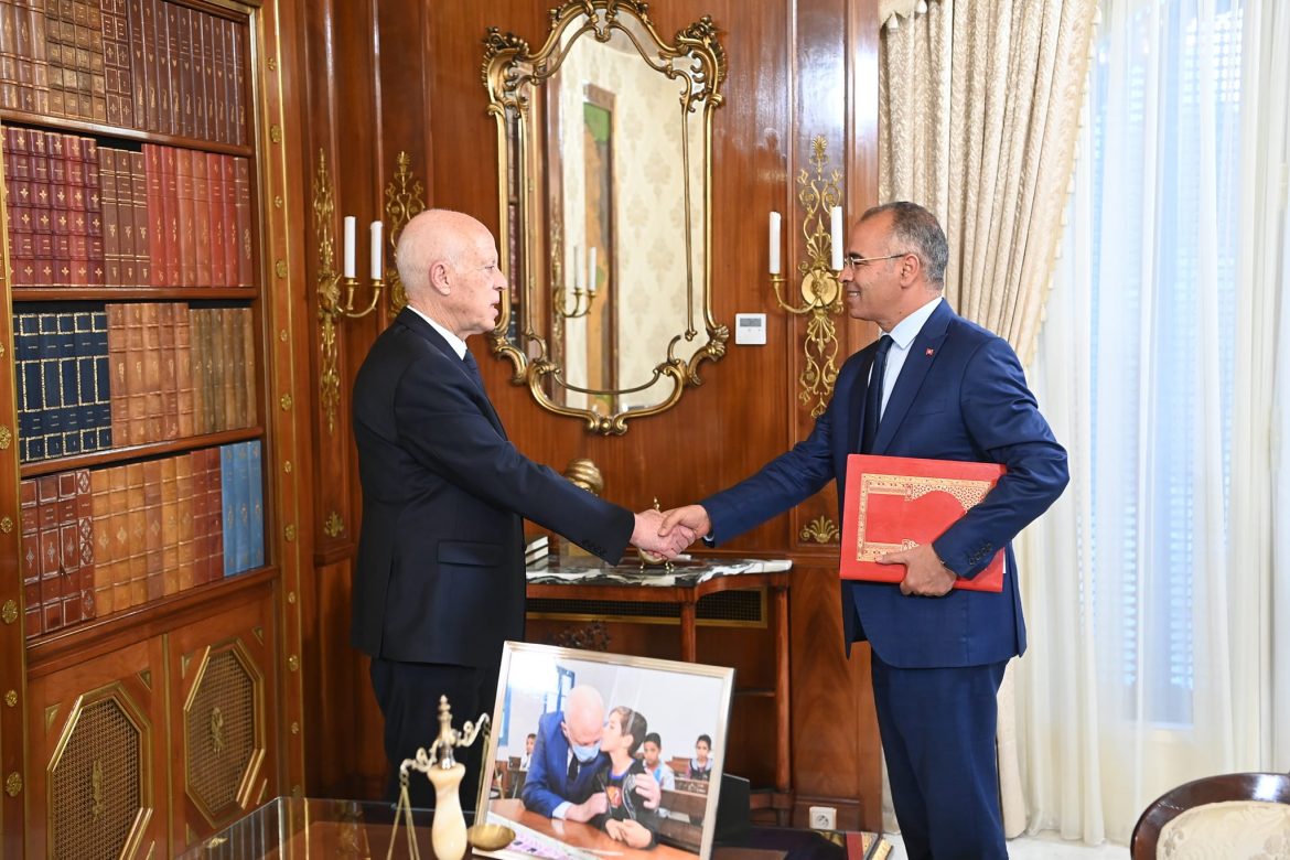 Tunisian President Kais Saied has sacked Prime Minister Ahmed Hachani without explanation and replaced him with the Minister of Social Affairs, Kamel Maddouri, the Tunisian presidency said.