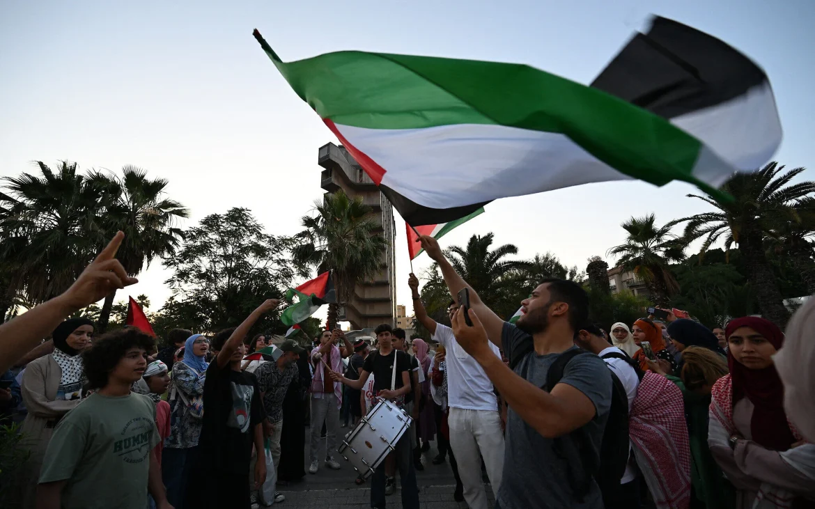 Tunisia Land Aid Convoy Reaches Libya